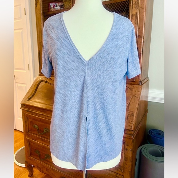 Old Navy V Neck Front Tie Athletic Top - Picture 3 of 4